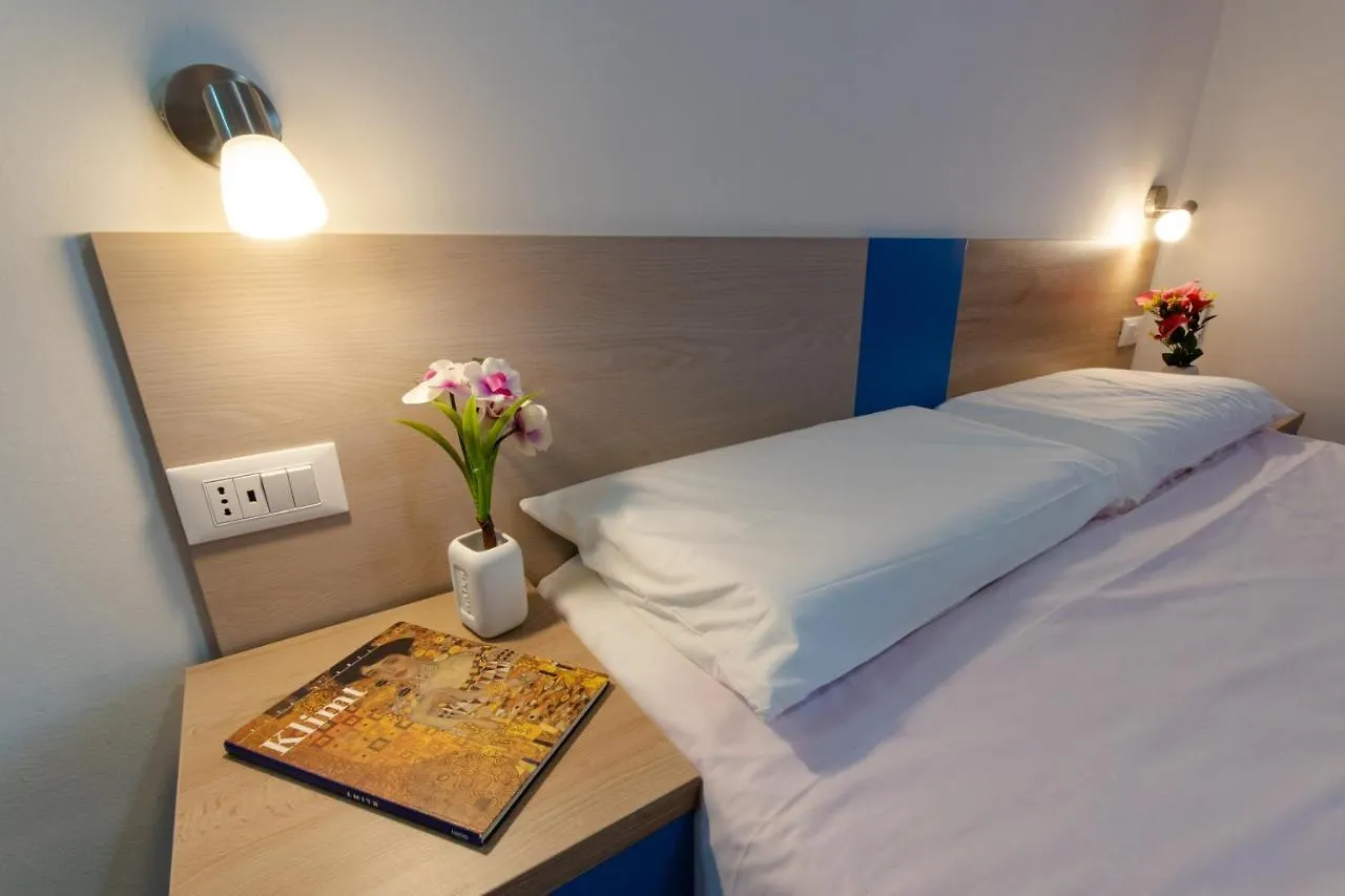 Bed & Blu Hotel La Caletta Guest house