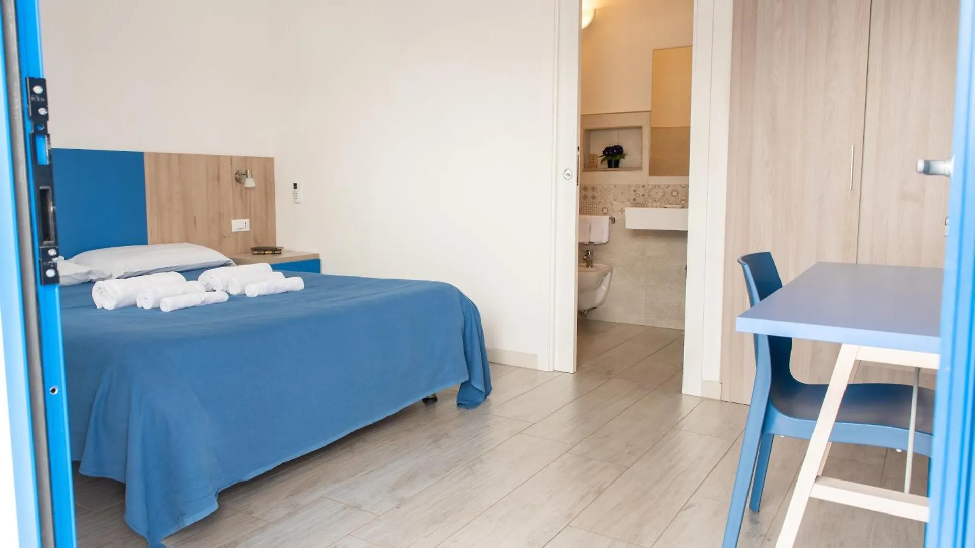 Bed & Blu Hotel La Caletta Guest house