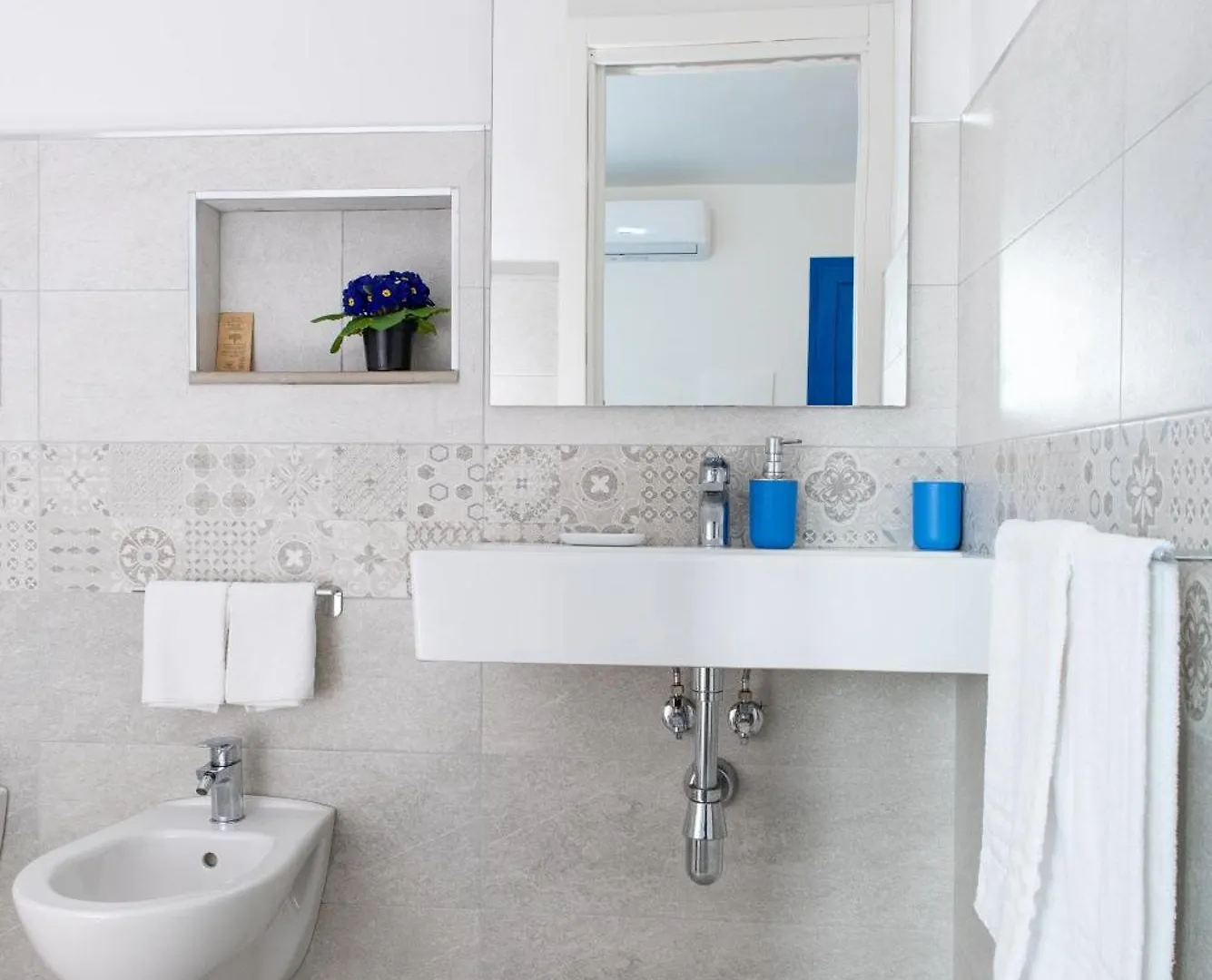 Bed & Blu Hotel La Caletta Guest house