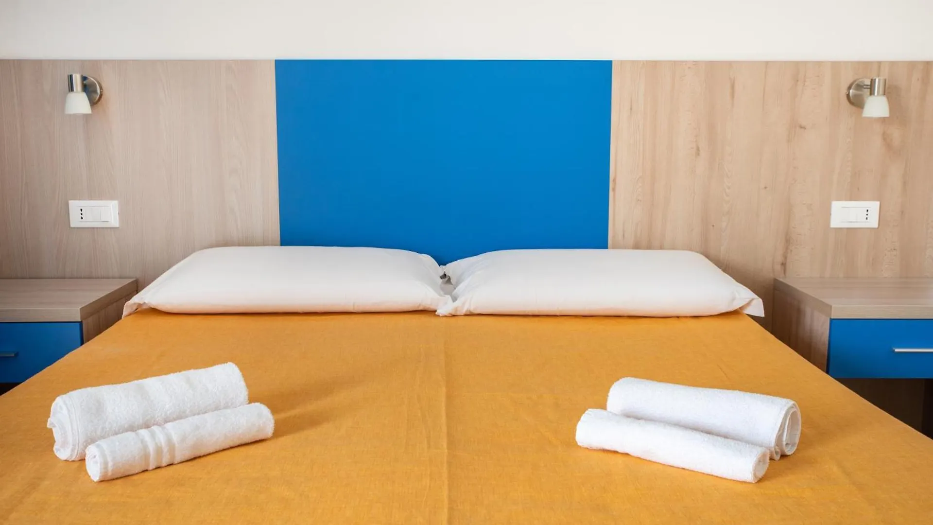 Bed & Blu Hotel La Caletta 0*,
